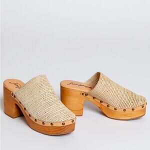 EUC Free People Claudia Crochet Clog Shoes in Natural size 40